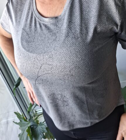 Remera deportiva hojas